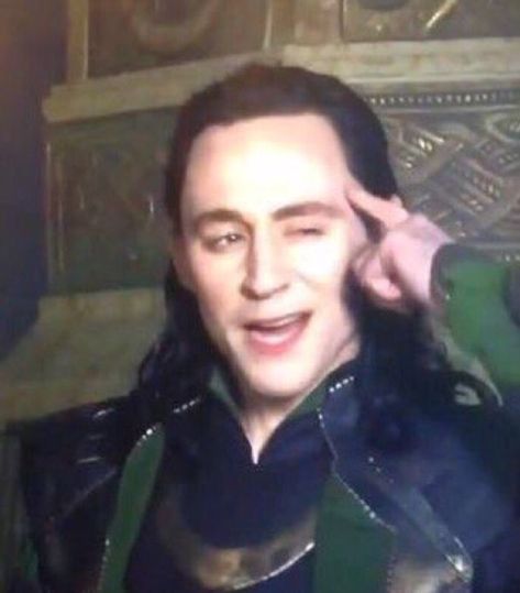 Loki Gif, Marvel Actors, Loki Marvel, Loki Thor, Man Thing Marvel, Loki Laufeyson, Marvel 3, Tom Hiddleston Loki, Avengers Funny