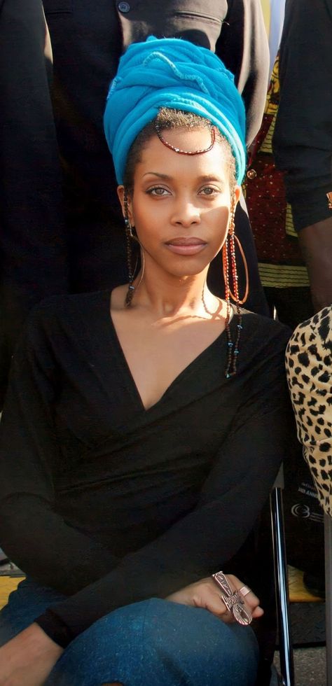 Erika Badu 90s, Holistic Black Woman, Erakyuh Badu, Neosoul Aesthetic, Erykah Badu 90s, Erykah Badu Aesthetic, Erika Badu, Neo Soul Aesthetic, Eryka Badu