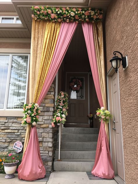 House Decorations For Wedding, Apartment Front Doors, Haldi Ceremony Decorations, Garland Wedding Decor, Wedding Planning Decor, Mehndi Decor, Curtain Backdrops, Quinceanera Themes, Wedding Backdrop Decorations