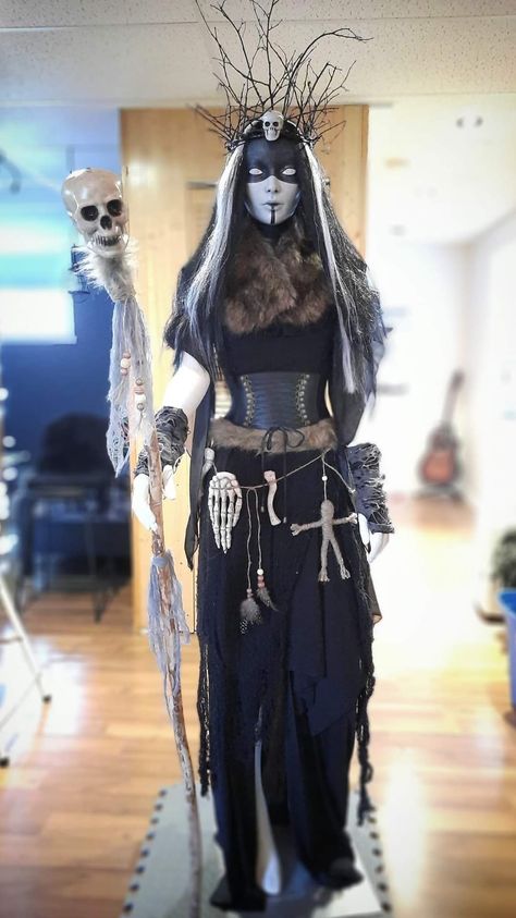 Black Horns Costume, Werewolf Outfit Ideas, Female Reaper Costume, Goth Holloween Costume, Space Witch Costume, Medicine Woman Costume, Swamp Witch Costume Diy, Voodoo Make Up Halloween, Voodoo Priestess Headdress Diy