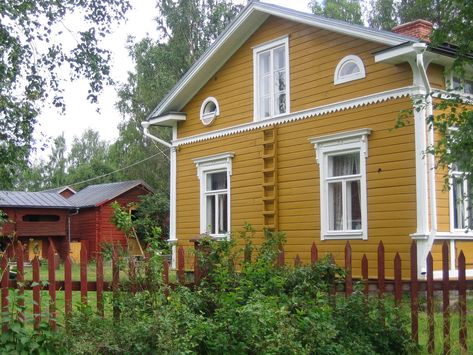 Yellow House Exterior, Finnish House, Chic Shack, Rose House, Exterior House Color, Red Cottage, Cottage Exterior, Yellow House, Swedish House