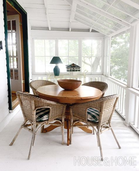 Rethink The Dining Area. | Photographer:  Alex Lukey Cottage Makeover, Screened Porch Designs, Cottage Porch, Porch Windows, Sunroom Decorating, Makeover Tips, Porch Makeover, Metal Barn, Screen Porch