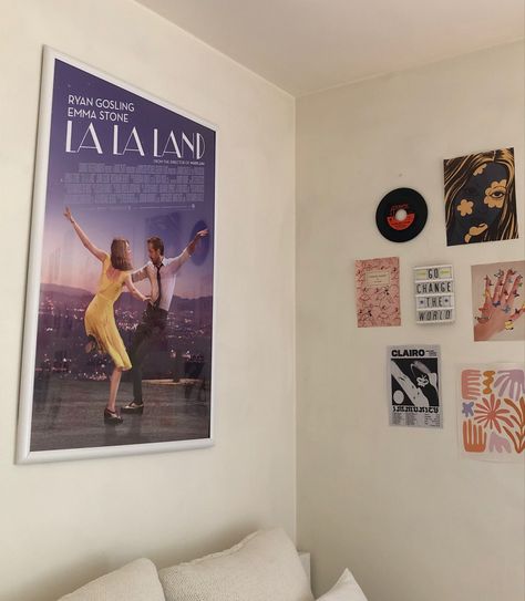 La La Land Bedroom, Movie Poster Home Decor, Movie Inspired Room Decor, La La Land Room Decor, Room Decor Movie Poster, Lala Land Movie Poster, Movie Posters Room Decor Ideas, Film Posters Room Decor, Room With Movie Posters