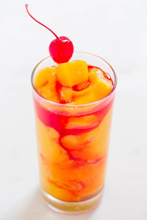 Kiss On The Lips Cocktail - Frozen mango, rum, vodka, peach schnapps, and a KISS of drizzled grenadine!! Fruity, tropical, and they go down way too easily!! Peach Rum, Drink Garnish, Kiss On The Lips, Fruity Alcohol Drinks, Homemade Baileys, Malibu Drinks, Mango Rum, Pineapple Vodka, Strawberry Vodka