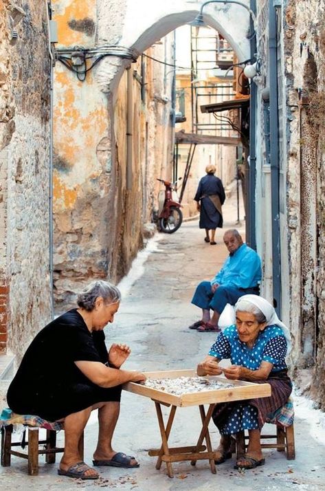 Greece People, Greece Women, Chios Greece, Mediterranean Aesthetic, Cool Pictures For Wallpaper, Greek Culture, Greece Islands, Aegean Sea, Street Photo