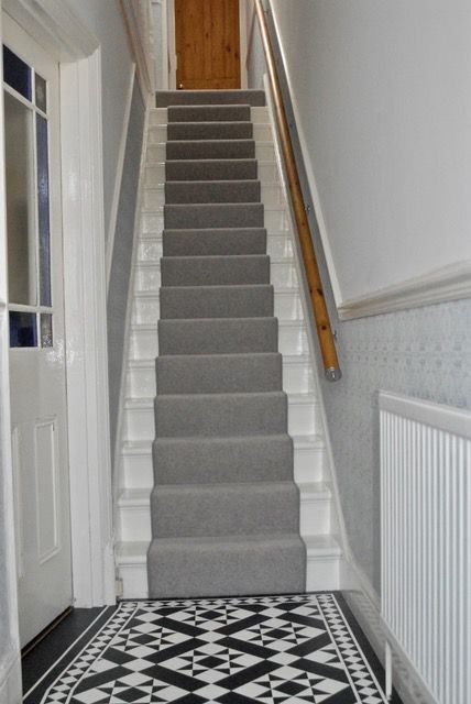 Staircase Dado Rail, Upstairs Landing Flooring Ideas, Stairs Dado Rail, Dado Rail Staircase, Narrow Staircase Ideas Decor, Narrow Enclosed Staircase Ideas, Enclosed Stairwell Decor, Narrow Stairway Decorating, Narrow Staircase Ideas