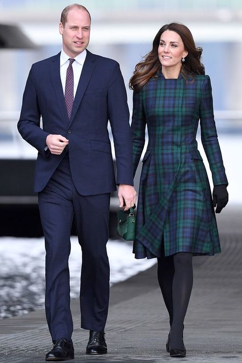 Love the plaid coat!!! <3 <3 <3 Ducesa Kate, Moda Kate Middleton, Kate Middleton Stil, Kate Middleton Style Outfits, Düşes Kate, Herzogin Von Cambridge, William E Kate, Looks Kate Middleton, Fashion Forward Outfits