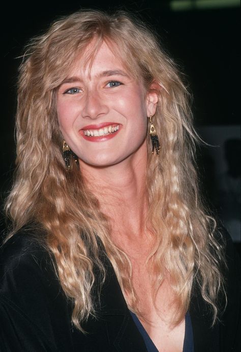 Laura Dern 90s, Linda Thompson, Laura Dern, Jamie Lee Curtis, Jamie Lee, Great Expectations, Beach Hair, Acting, Paradise