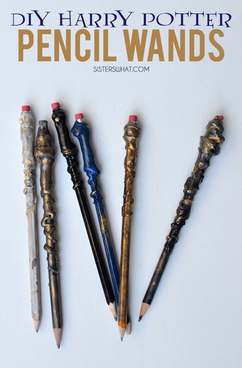 Harry Potter Trinkets, Harry Potter Pencil Wands, Pencil Wands, Wands Diy, Harry Potter Motto Party, Diy Harry Potter Wands, Harry Potter Weihnachten, Party Harry Potter, Baby Harry Potter