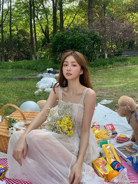 Picnic Photography, Beautiful Photoshoot Ideas, Cute Photography, Uzzlang Girl, Nature Girl, 인물 사진, Birthday Photoshoot, Girl Icons