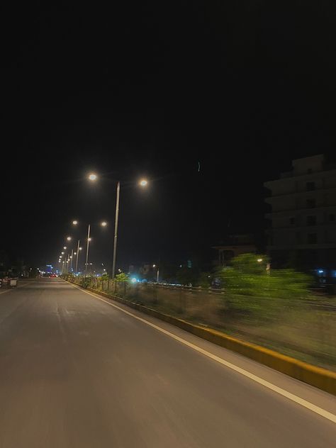 Street View Aesthetic, Drawings For Him, View Aesthetic, Evening Pictures, Android Wallpaper Dark, Road Pictures, City Lights At Night, Night Street, Night Sky Photography