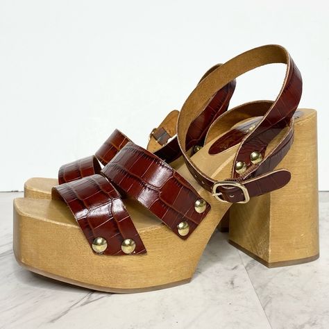 New! Free People Mallory Platform Heeled Leather Clogs Sandals 8 >Never Worn More Than To Try On, Marks From In Store Handling And Storage >Style: Mallory Clog Sandal >Chunky Wood Grain Platform And Heel >Square Toe, Ankle Strap With Buckle Closure >Dual Strap Vamp, Studded Trim >Color: Brown, Embossed Leather >Size 7.5 - 8 Us (Eu Size 38) >Heel Height Is Approx. 4 1/2in >Platform Height Is Approx. 1 1/2in Please Remember That Color Can Vary From Different Devices Clogs Sandals, Leather Clog, Clog Sandals, Free People Shoes, Leather Clogs, Trim Color, Platform Heels, Try On, Embossed Leather