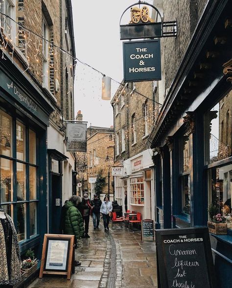 8,988 Likes, 49 Comments - London • UK 🇬🇧 (@its_so_london) on Instagram: “Greenwich Market ❤️ | 📸 by @musingsofemma | #greenwichmarket #itssolondon #london #greenwich” London Greenwich, Greenwich Market, Gcse Art, London Travel, London Uk, Horses, London, Marketing, Road