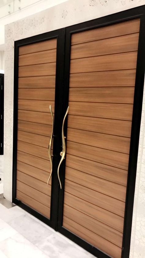 Gate Colour Ideas Iron, Gate Colour Ideas, Wall Gate, Home Wall Colour, Shiv Ratri, Home Gate Design, New Ceiling Design, Gate Ideas, Steel Gate Design