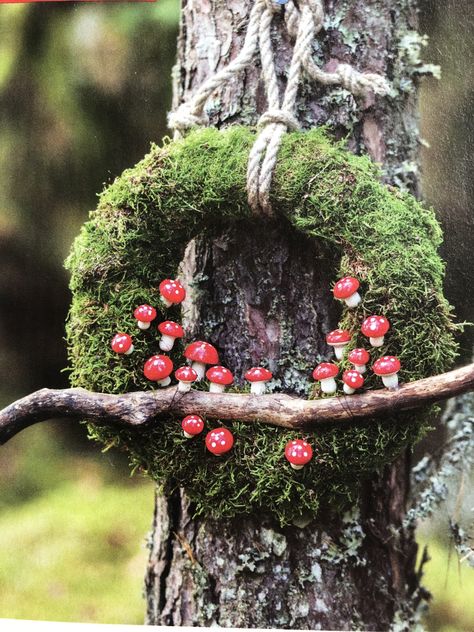 Large Wreath Outdoor, Julkransar Diy, Mushroom Crafts, Curated Home, Autumn Decorating, Autumn Crafts, Home Space, Nature Crafts, Fall Diy