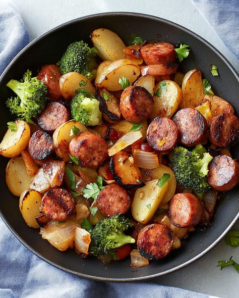 Kielbasa Skillet Dinner - knedir Recipes Cheesy Potatoes And Sausage, Kielbasa Skillet, Sausage Skillet Recipe, Sausage And Potatoes Skillet, Potatoes And Sausage, Sausage And Broccoli, Potato Sausage, Sausage Skillet, Pan Dishes