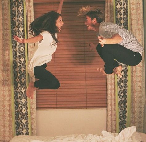 Hotel picture. Couple jumping on bed. Best friends Jumping Pictures, Cute Couple Quotes, Teen Love, Boyfriend Goals, Relationship Goals Pictures, Friend Goals, Best Friend Goals, Cute Relationship Goals, Two People