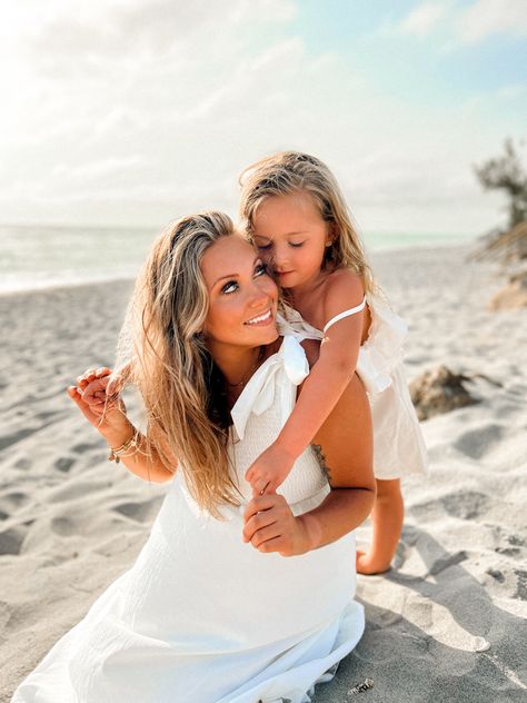 Mommy And Me Lake Photo Shoot, Beach Mother Daughter Photos, Mother Daughter Beach Photoshoot, Mom And Daughter Beach Photo Ideas, Mom And Son Beach Pictures, Toddler Beach Photos, Mother Daughter Photo Shoot, Photo Shoot On The Beach, Mom Daughter Photography