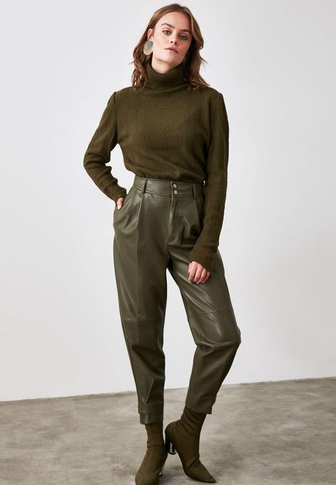 Khaki Green Outfit, Leather Pants Outfit, Knitwear Sweater, Deep Autumn, Monochrome Outfit, Autumn Stickers, Soft Autumn, Green Outfit, Of Model