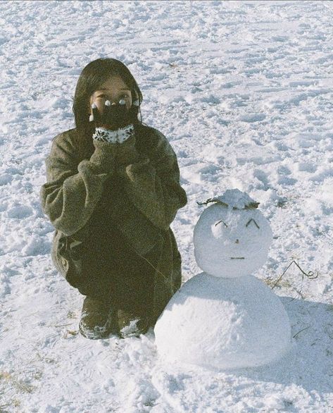 Body Proportions Drawing, Proportions Drawing, Body Proportion Drawing, Aesthetic Snow, 사진 촬영 포즈, Winter Photoshoot, Aesthetic Japan, Body Proportions, Japanese Aesthetic