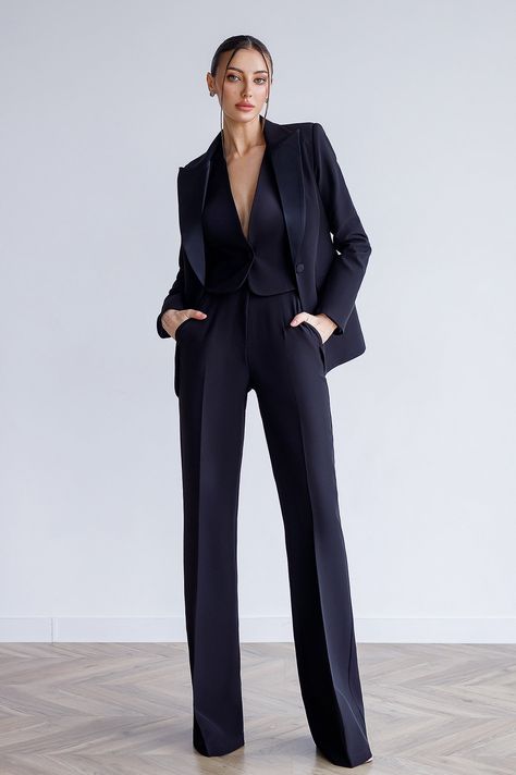 Black Pant Suit, Pant Suits For Women, Tuxedo Women, Costume Noir, Pantsuits For Women, Power Suit, Three Piece Suit, 3 Piece Suits, Black Suits