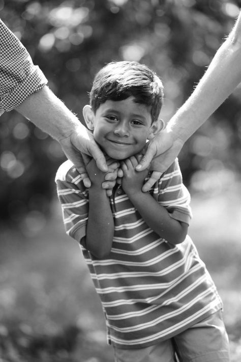 Father Son Photography, Married Photography, Sibling Photography Poses, Pose Portrait, Cute Family Photos, Family Photoshoot Poses, Family Portrait Poses, Children Photography Poses, Sibling Photography