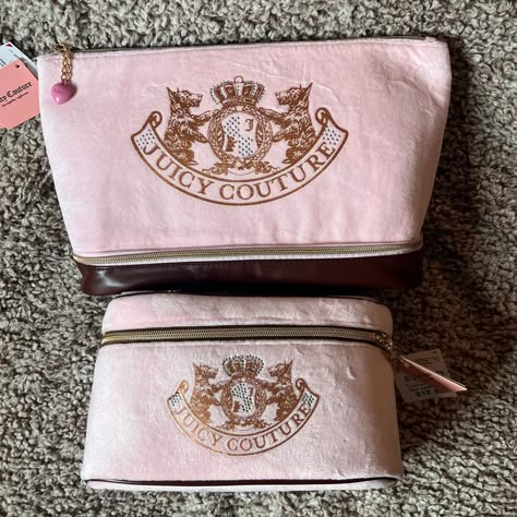 Juicy Couture Makeup Bag Set Large Pouch Bag Pink Brown Makeup Bags Pink, Juicy Couture Makeup Bag, Bratz Bag, Trashy Y2k Aesthetic, Juicy Couture Makeup, Makeup Bag Set, Makeup Pouches, Capri Outfits, Dream Items