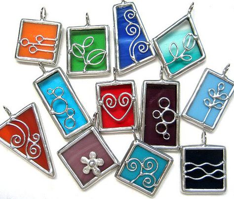 https://flic.kr/p/7Lzcd9 | small stained glass pendants | clearing more small scrap glass... Making Stained Glass, Bijoux Fil Aluminium, Stained Glass Ornaments, Stained Glass Jewelry, Stained Glass Christmas, Stained Glass Diy, Stained Glass Crafts, Stained Glass Designs, Stained Glass Projects