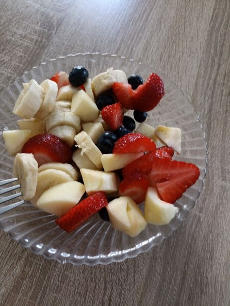 Heathly Snacks, Healthy Lunch Snacks, Food L, Food Displays, Fruit Plate, Aesthetic Photos, Lunch Snacks, Food Obsession, Cafe Food