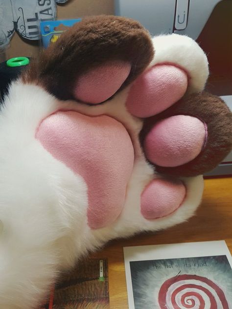 Looks so softttttt Fimo, Cat Fursuit, Fursuit Paws, Fursuit Tutorial, Fur Suit, Fursuit Head, Animal Costumes, Cosplay Diy, Blythe Doll