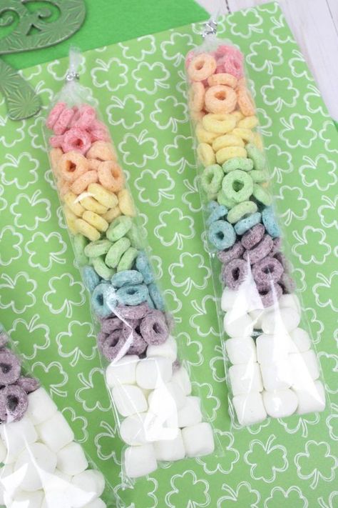 Rainbow Party Diy Decorations, Diy Rainbow Party Favors, Pastel Rainbow Birthday Party Decorations Diy, Pastel Birthday Party Food, Pastel Color Treats, Care Bear Party Treats, Rainbow Treat Table Ideas, Rainbow Birthday Snacks, Care Bear Birthday Party Ideas Diy