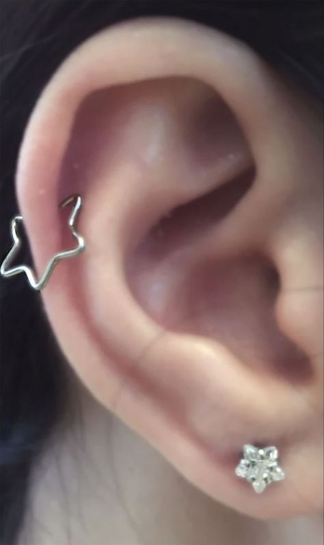 Piercing Jewelry Ideas, Orbital Piercing, Wire Star, Ear Piercing Jewelry, Piercing Inspo, Helix Ear, Cool Ear Piercings, Pretty Ear Piercings, Body Accessories