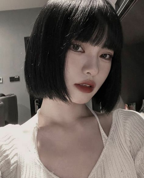 Asian Bob With Bangs, Ulzzang Short Hair, Classic Bob Haircut, Black Bob Hairstyles, Short Black Hair, Korean Short Hair, Hair Color Streaks, Classic Bob, Bob Haircut With Bangs