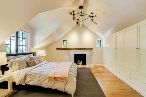 Dormer Bedroom Ideas, Dormer Bedroom, Attic Master Suite, Loft Conversion Bedroom, Contemporary Remodel, Chic Loft, Attic Bedroom Designs, Bedroom Addition, Beautiful Bedrooms Master