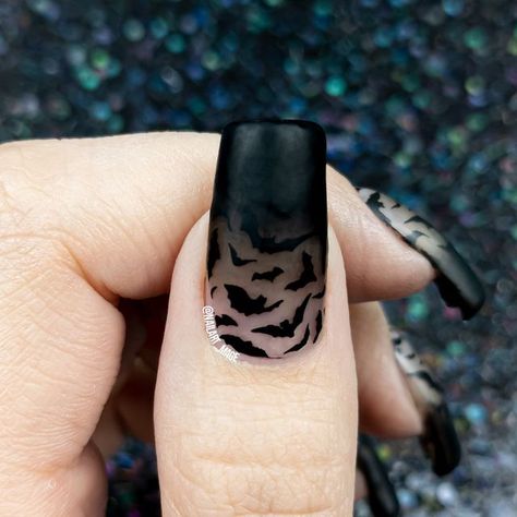 Wednesday Addams Acrylic Nails, Black And Grey Halloween Nails, Adams Family Nail Designs, Raven Nail Art, Bat Wing Nails, Halloween Bat Nail Designs, Batman Acrylic Nails, Bat Nails Designs, Halloween Ombre Nails