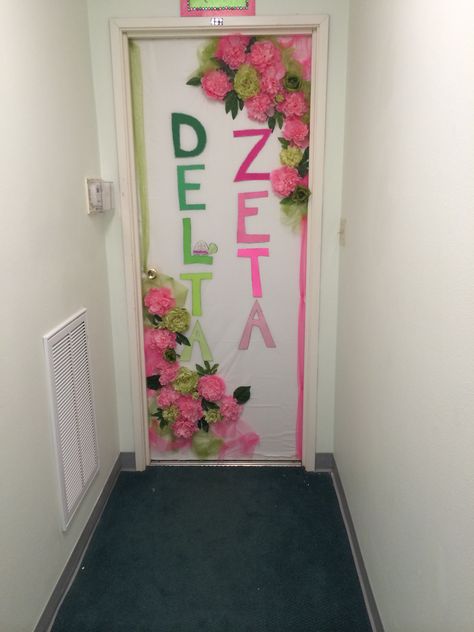 Delta Zeta Sorority Door Decorations Sorority Door Decorations, College Dorm Canvas, Delta Zeta Crafts, Dorm Canvas, Diy Door Knobs, Door Decorations College, Art Room Doors, Door Diy Projects, Interior Barn Door Hardware