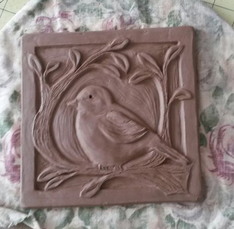 Relief Ceramic Tiles, Tile Clay Ideas, Clay Tiles Designs Ideas, Pottery Tiles Ideas, Clay Tile Ideas, Clay Tile Art, Clay Relief, Clay Carving, Relief Tiles