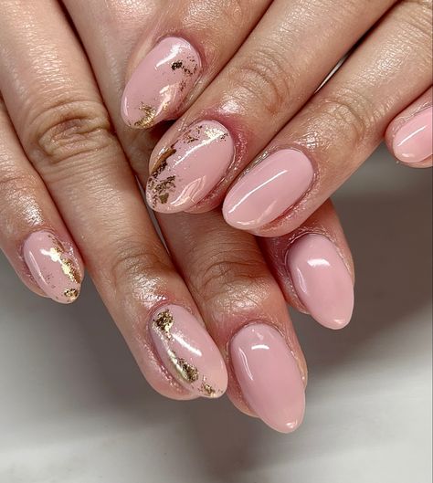 Pink Foil Nails, Pink Gold Nails, Foil Nail Designs, Gold Gel Nails, Rose Gold Nails Design, Pale Pink Nails, Nail Designs Ideas, Foil Nail Art, Milky Nails