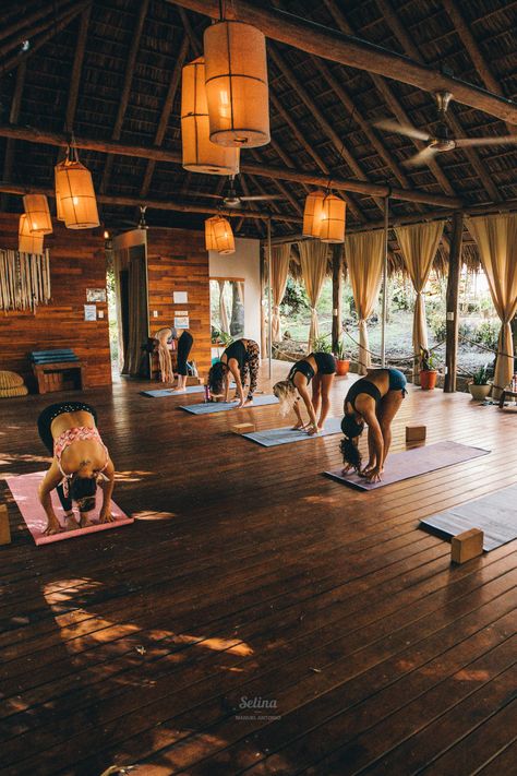 Yoga In Costa Rica, Yoga In Jungle, Costa Rica Yoga Retreat, Yoga Costa Rica, Yoga In The Woods, Wellness Retreat Aesthetic, Yoga Retreat Aesthetic, Stretch Poses, Meditation In Nature