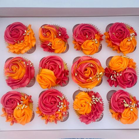 Magenta and orange birthday cupcakes! These French vanilla gourmet cupcakes were made for a special girls 18th Birthday 🧡💖 Perfect for any Birthday celebration! Love these? DM to order yours 💌👇🏼 #birthday #birthdayparty #eighteen #eighteenparty #eighteenbirthday #sweet #sweetsixteen #sweetsixteencakes #sweetsixteenparty #sweetsixteendress #sweetsixteencupcakes #sangeet #dholki #mehndi #shaadi #bramptonshaadi #bramptonshopping #bramptonontario #canada #canadaday🇨🇦 #mississauga #bramptonevents Orange And Pink 30th Birthday, Pink And Orange Cupcake Ideas, Sunset Birthday Theme Decor, Pink And Orange Cake Pops, Bachelorette Party Pink And Orange, Pink Orange Birthday Party, 40 Birthday Cupcakes, Pink And Orange Party Decor, Pink And Orange Cupcakes