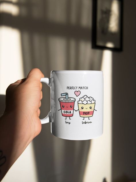 kawaii cartoon cupcake, milk, cookie, tea, coffee, burger, chips, pizza, beer Mugs For Couples, Mugs Gift Ideas, Couples Mugs, Gift Ideas Wedding, Friends Cute, Mugs Gift, Pottery Painting Designs, Couple Mugs, Spring Wallpaper