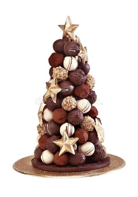 Christmas Dessert Table Display, Christmas Croquembouche, Christmas Chocolate Tree, Christmas Sweet Table, Setting Background, Sweet Christmas Tree, Chocolate Christmas Tree, Christmas Tree Desserts, Studio Setting