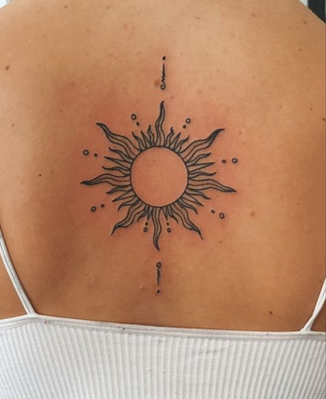 Tattoo Sonne, Sun Tattoo Designs, Sun Tattoos, Tatuaje A Color, Dope Tattoos For Women, Cute Tattoos For Women, Classy Tattoos, Discreet Tattoos, Sun Tattoo