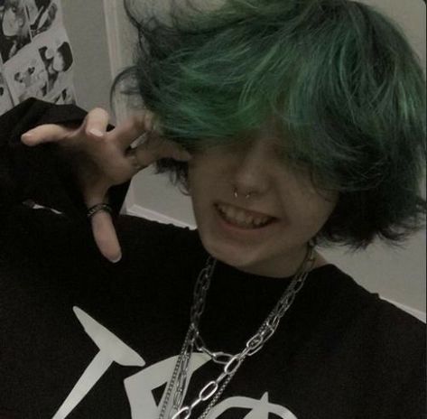 Fluffy Hair, Green Hair, How To Style, Bad Girl, Follow Me, Hairstyles, Necklaces, Funny, Green