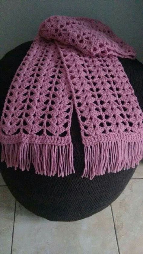 Crochet Womens Scarf, Crocheted Scarf, Gilet Crochet, شال كروشيه, Crochet Scarf Pattern Free, Pink Scarf, Haken Baby, Scarf Knitting Patterns, Crochet Cardigan Pattern