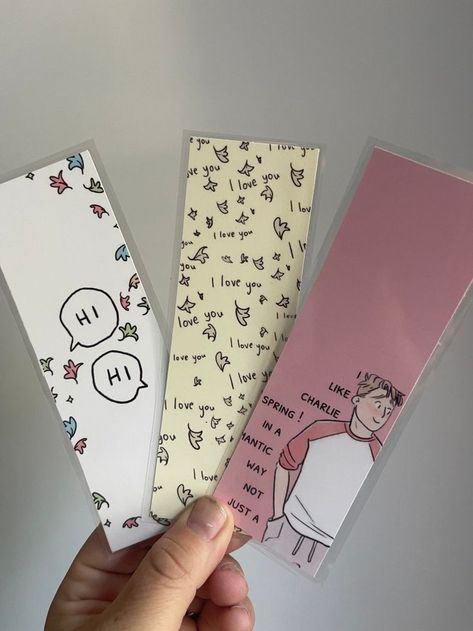 Heartstopper Libro, Heartstopper Bookmark, Cute Bookmarks Diy, Heartstopper Poster, Heartstopper Art, Handmade Bookmarks Diy, Bookmark Ideas, Bookmarks For Books, Bookmark Printing