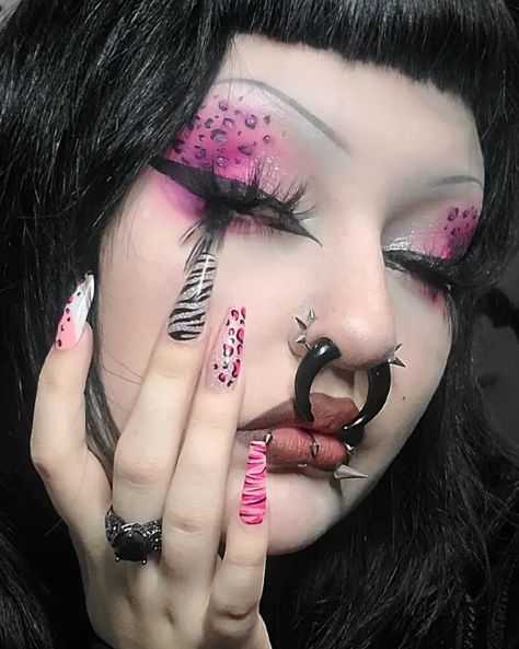 Eye Art Makeup Ideas, G59 Makeup Looks, Yandere Makeup Look, Girly Rockstar Outfit, Advanced Makeup Looks, Scene Makeup Looks 2000s, Pink Trad Goth Makeup, Cool Alt Makeup, Tacky Makeup