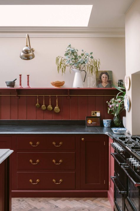 A Deep Red Kitchen in a Victorian Home in London 9 Deep Red Kitchen, Kitchen Victorian, Red Kitchen Cabinets, Black Kitchen Countertops, Red Cabinets, Bold Kitchen, Devol Kitchens, Black Countertops, Victorian Kitchen