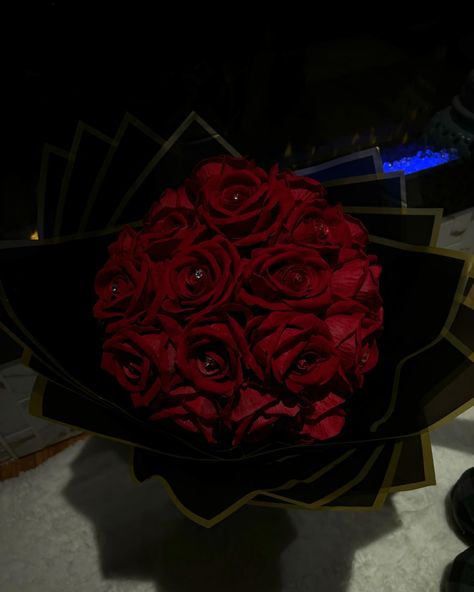 Inlove with this 34 count Diamond Rose Bouquet😍❤️! #custom #baddiesbouquet #motherdaygift #bouquets #custombouquet #redroses #happybirthday #explorepage #explorepage #viral Rose Bouquet Aesthetic, Grayson Hawthorne, Black Rose Bouquet, Red Flower Bouquet, Dark Roses, Black And Red Roses, Birthday Roses, Red Rose Bouquet, Dream Wedding Venues