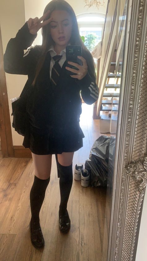 Uk Uniform Aesthetic, British School Uniform Aesthetic, School Aesthetic Uniform, School Uniform Fashion British, American School Uniform, British Girl Aesthetic, Uk School Aesthetic, School Uniform Outfits Aesthetic, Smart Girl Aesthetic